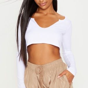 “Long Sleeve Rib Raw V Crop Top” 💖
